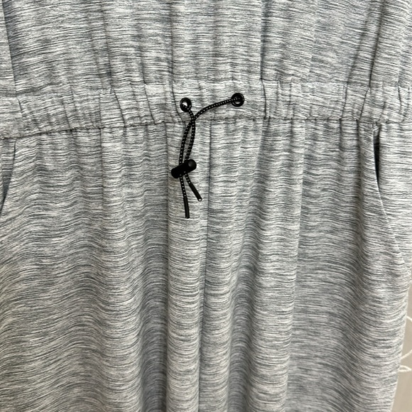 Old navy  active breathe on jump suit space gray size medium - Picture 2 of 6